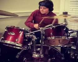 Apart from being a talented actor, he is also an excellent drummer.